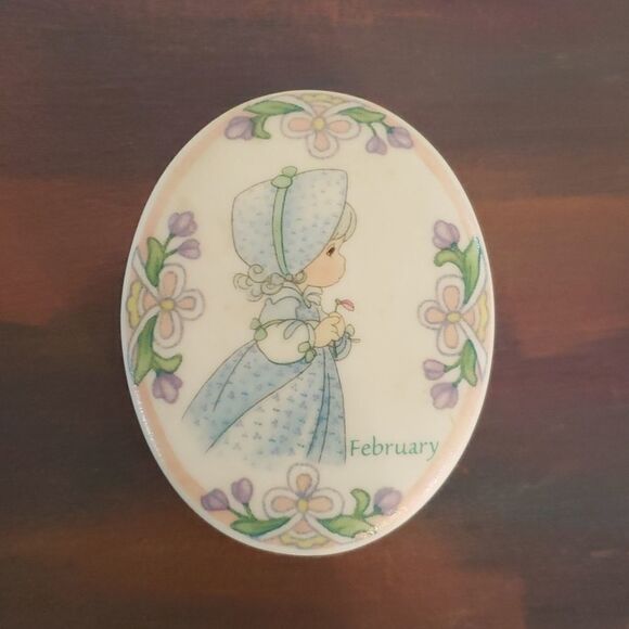 Vtg 1999 Enesco Precious Moments Small Porcelain Trinket Box With Lid "February" - Picture 2 of 10